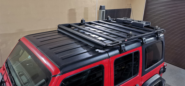 Багажник экспедиционный (платформа) алюминиевый РИФ 1350x1690 мм для Jeep Wrangler JL 2018+ (с крепежом)