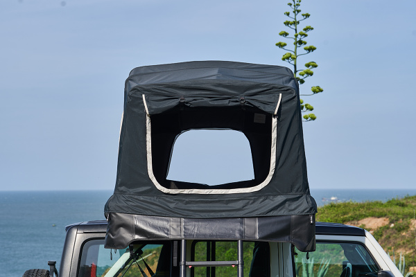 Палатка на крышу автомобиля Wild Land Voyager 140 Pro