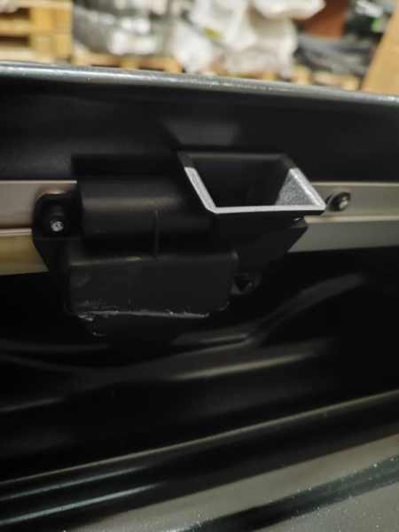 Бокс автомобильный на крышу Pentair COBRA 390L белый глянец, двусторонний (уценка)