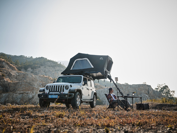 Палатка на крышу автомобиля Wild Land Voyager 160 Pro