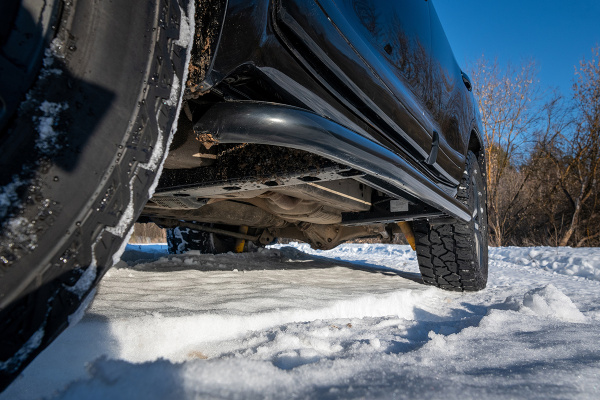 Пороги РИФ силовые Toyota Land Cruiser 200 черные накладки и болты, на а/м без гидроподвески