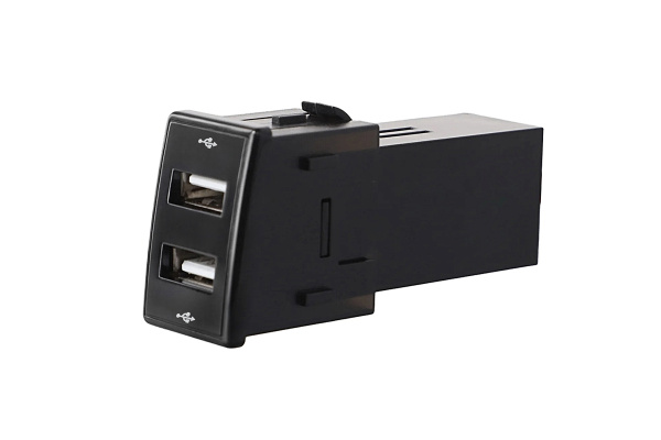 Розетка USB 3,1A для isuzu 40x22
