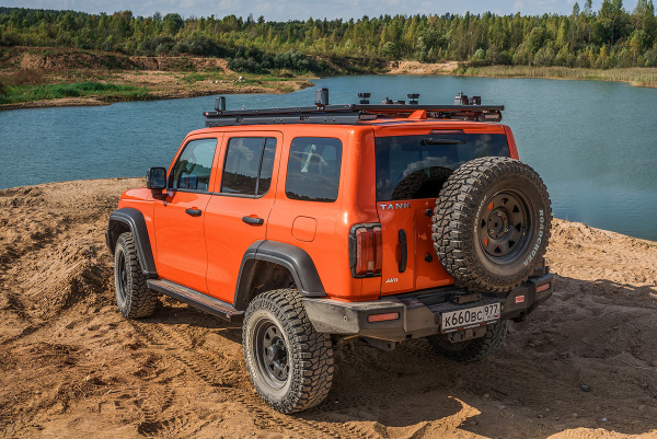 Бампер РИФ силовой задний TANK 300 с квадратом под фаркоп, калиткой и фонарями